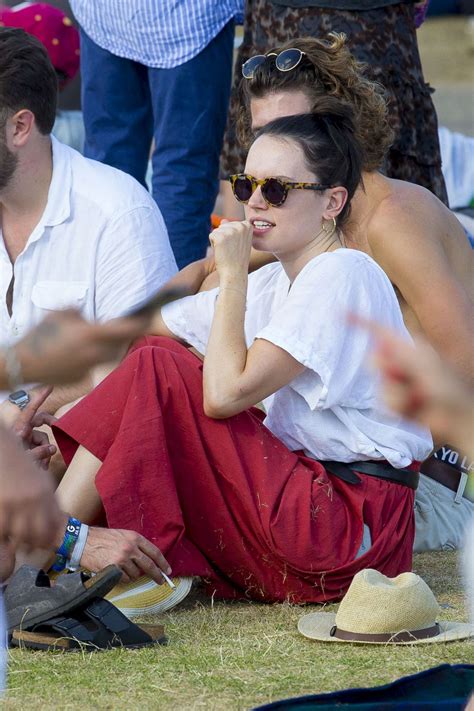 Daisy Ridley Shares A Kiss With Tom Bateman At The British Summertime Festival GotCeleb