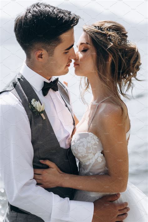 Beautiful Wedding Couple Kissing High Quality People Images