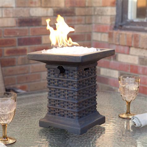 Open the gel fuel can before placing it inside of the wire circle. Learn How to Make a Tabletop Fire Pit | Fire Pit Design Ideas