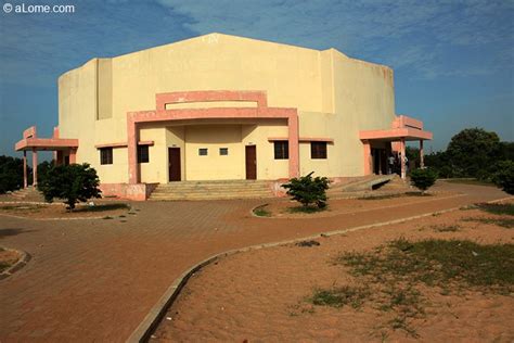 The university of lomé (french: L'entrée principale sud de l'Université de Lomé - aLome Photos