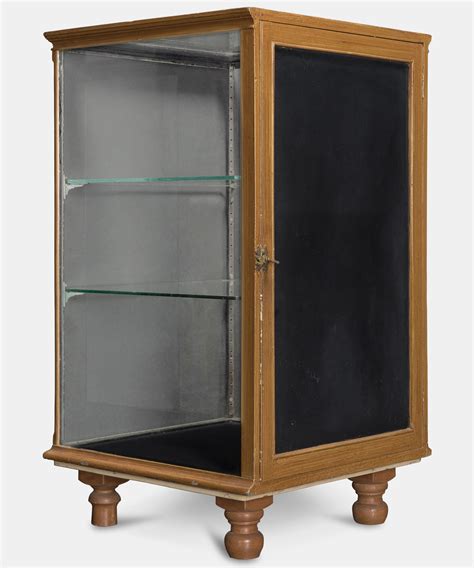 Mahogany cabinets / sideboards we offer a large collection of high quality mahogany cabinets and mahogany sideboards for the living room or dining room. Small Mahogany Display Cabinet :: Obsolete