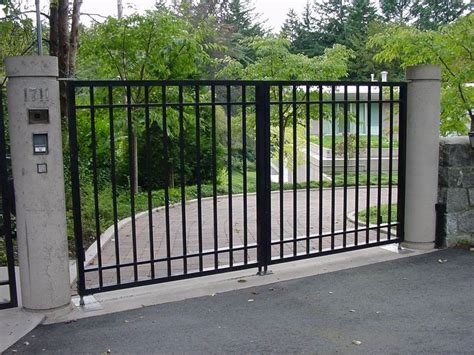 We know that you have high expectations, and as a car dealer we enjoy the challenge of meeting and exceeding those standards each and every time. Iron Driveway Gates Vancouver - Riverside Ironwork Canada Inc.