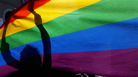orgullo gay 2019 el origen de la bandera lgtbi y significado de los colores del arco iris