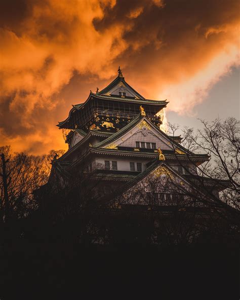 Osaka castle is one of the preeminent tourist spots in osaka. Osaka Castle : pics