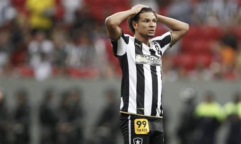 Todas as notícias, fotos, videos e muito mais. Botafogo fica no empate com o Atlético-GO e deixa de ...