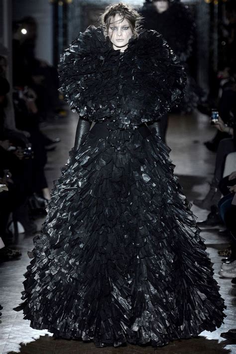 20 Of The Best Gothic Runway Looks Of All Time Gothic Fashion Dark Fashion Fashion