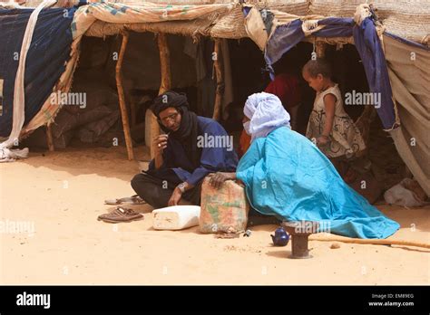 West Sahara Nomad Nomadic Tent Hi Res Stock Photography And Images Alamy