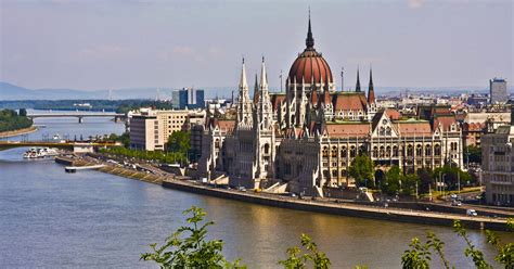 Budapest Avec Les Rives Du Danube Le Quartier Du Château De Buda Et L