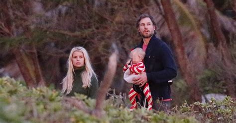 Jessica Simpson Celebrates Her Second Pregnancy With A Holiday To