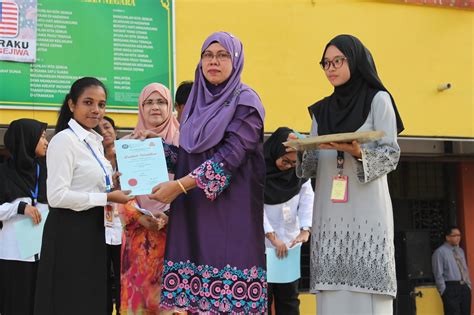 Aktiviti kelas ict kolej tunku abdul rahman putra sabak bernam ialah bagaimana membina blog yg sangat mudah. PUSAT SUMBER KOLEJ TINGKATAN ENAM SRI ISTANA KLANG: August ...