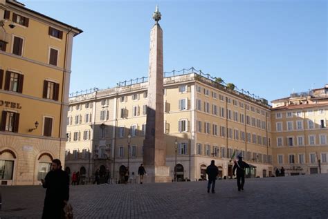 The base of the column of antoninus pius was also once sited here. Roma: Piazza Colonna y Piazza di Montecitorio • Todo Calidad