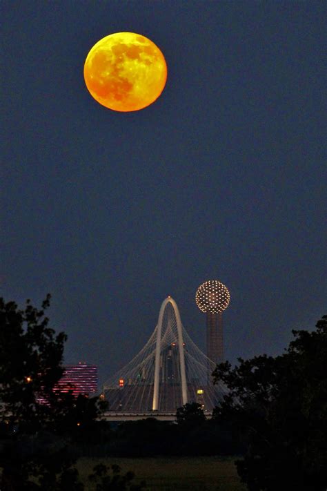 Find out what makes the moon appear extra big and bright, how it effects the tides. Splitting Meteor During Rising Supermoon In Texas - July ...
