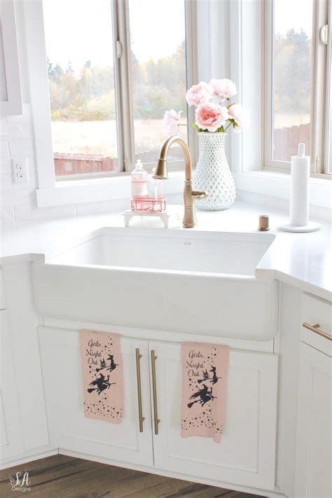 Bloxburg blush pink room 30k small living room decorating. Blush Pink & Black Halloween Table, Kitchen, & Living Room ...