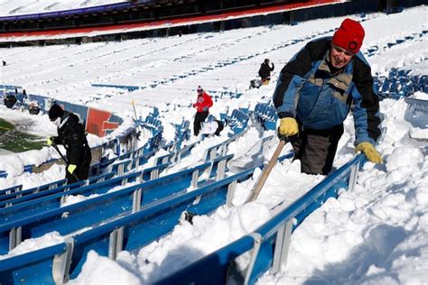 With Snow Still Falling Bills Call On Fans To Help Dig Out Stadium For