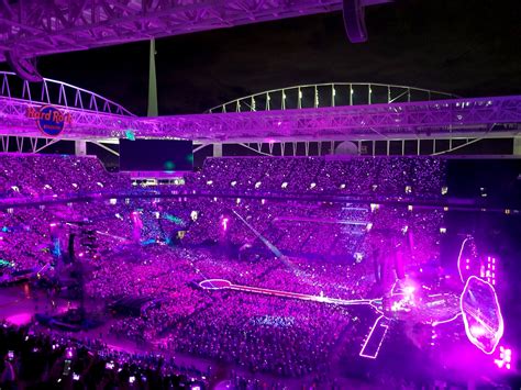 Coldplays Brilliant Led Wristbands Light Up Miamis Hard Rock Stadium