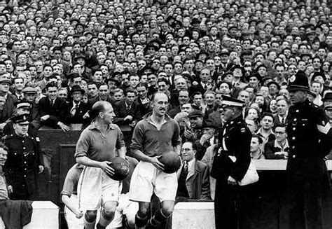 Merseyside Derbies 50 Classic Pictures From The Archive Merseyside