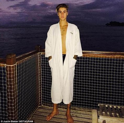 Naked Justin Bieber Gets Cheeky As He Shares Photo Of His Bare Bottom In Bora Bora Daily Mail