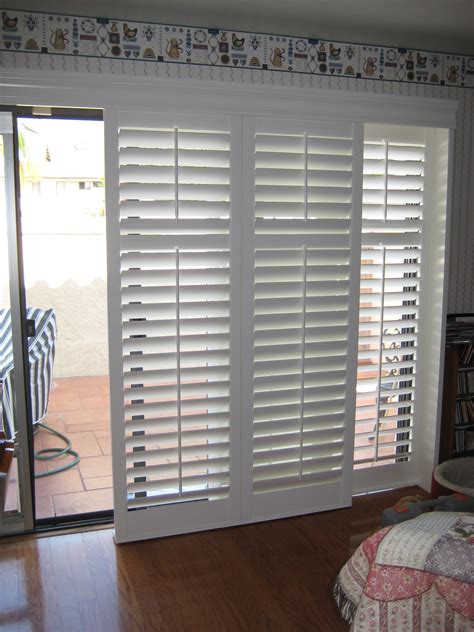 They serve greatly as sliding glass door blinds ideas not only when it comes to dealing with the excess heat of hot summer days, but also to keep your interior room warm during winter months. Venetian Blinds For Sliding Doors | Sliding Doors