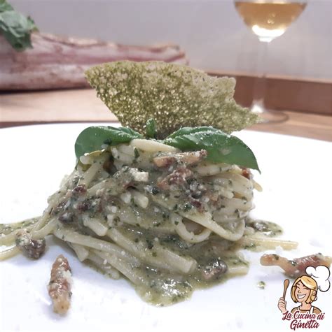 Pesto contains only six ingredients: Linguine al pesto con guanciale e cialda di basilico - La ...