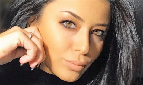 Τις ευθύνες που έχει ο καθένας μέσα στη σχέση του στηλιτεύει η αφροδίτη λατινοπούλου, απαντώντας ως γυναίκα με τον δικό της τρόπο σε όλο αυτό το «διαδικτυακό μπούλινγκ» που. Η Αφροδίτη Λατινοπούλου «ταράζει» τα νερά με αναρτήσεις ...