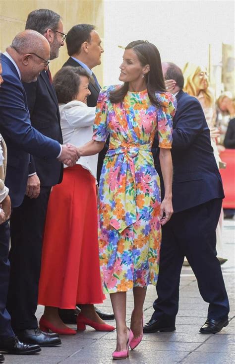 Reina Letizia Hoy Un Vestido De Estreno Y Lleno De Color Que Nos