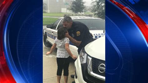 photo of florida officer kissing daughter goodbye before heading off for irma duty goes viral
