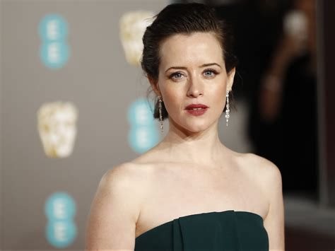 Claire Foy returns to 'The Crown' in flashback scene ...