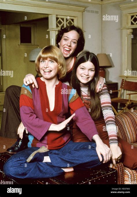 ONE DAY AT A TIME Bonnie Franklin Mackenzie Phillips Valerie