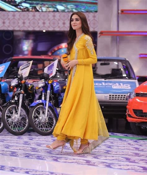 Pin By Munazza J On Celebrities Pakistani Dresses Pakistani Outfits