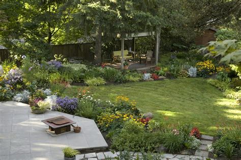 Wondering how to design a backyard on a budget? Small backyard makeover on a budget - large and beautiful ...