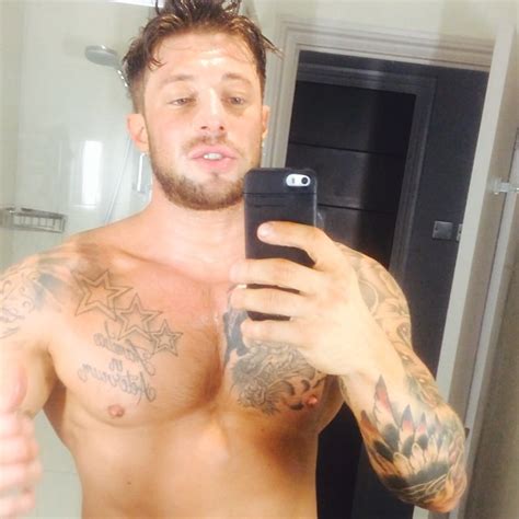 Instagram Gold Duncan James Takes Bathroom Selfie Attitude