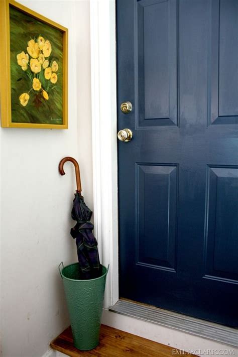 Front doors should be an accent colour. Painting Our Dirtiest Door (And A New Favorite Navy ...