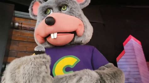 Up Close And Personal With The Animatronics Chuck E Cheese