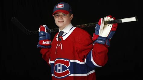 Cole caufield wins the hobey baker award. Canadiens prospect Cole Caufield to stay at Wisconsin ...