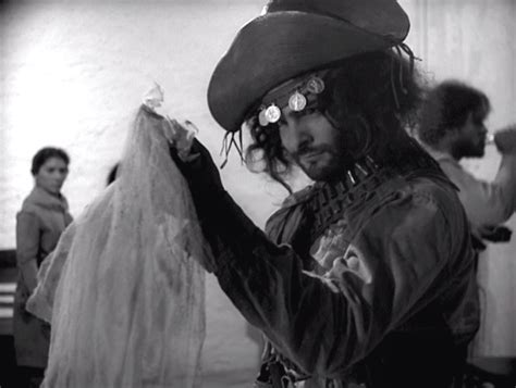 Há 50 anos, glauber rocha filmava deus e o diabo na terra do sol. Corisco por Othon Bastos in 'Deus e o Diabo na Terra do ...