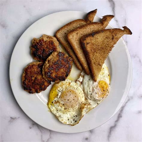 Add the diced onion and cook until it begins to soften, about 3 minutes, stirring occasionally to keep them from browning…. Homemade Chicken Breakfast Sausage (60 Calories & 0 ...