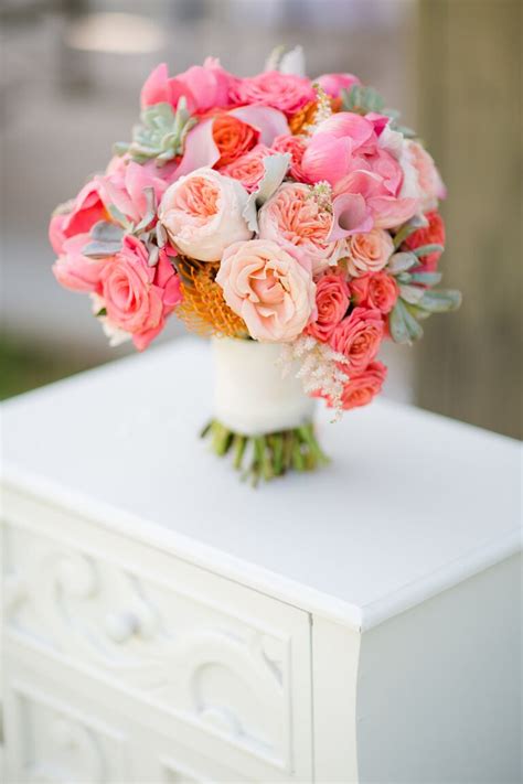 Wedding Flowers Finding The Right Bridal Bouquet Size