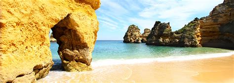 Je kan je hier heerlijk vermaken en eten. Mooiste stranden van de Algarve | Portugal vakantie info