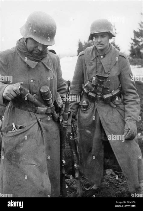 German Soldiers On The Eastern Front 1944 Stock Photo Alamy