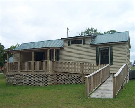 Located in central south carolina, lake marion is south carolina's largest lake. Lake Marion Resort and Marina Details : Hopaway Holiday ...