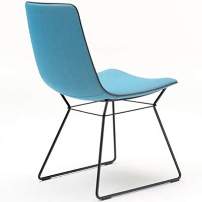 Der stuhl verfügt über eine großzügig gepolsterte sitzfläche und ermöglicht somit ein angenehmes sitzen auch über einen längeren zeitraum hinaus. Stuhl Amelie Basic mit Metallgestell von Freifrau