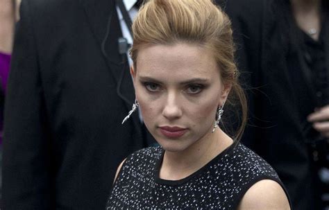 l actrice scarlett johansson poursuit l écrivain grégoire delacourt au tribunal