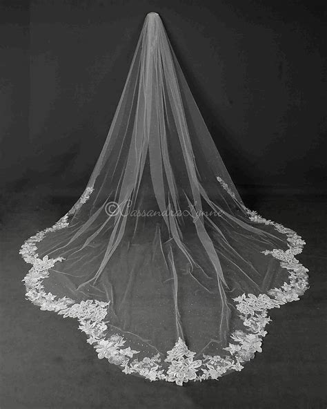 Dramatic Scallop Royal Length Lace Bridal Veil In Lace Veils Bridal Bridal Veil Bridal Lace