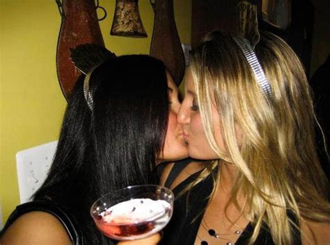 Girls Kissing At New Year Parties Pics