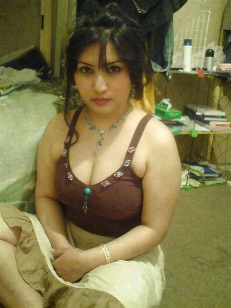 Bold Pakistani Aunties Hot Images Pictures Hd Images Pics And Wallpapers Arab Girls Girl
