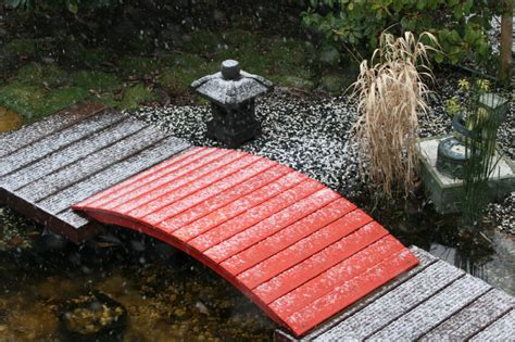 Read about five japanese style gardens and see photos. 49 Backyard Garden Bridge Ideas and Designs (PHOTOS)