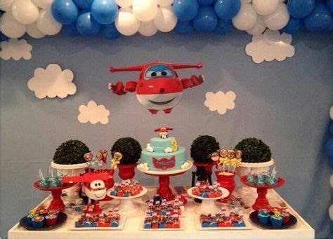 Seguro que alguna vez habéis pensado cómo decorar la tarta de cumpleaños de vuestro hijo de forma original, y finalmente no os habéis atrevido a hacerlo dudando del resultado… pues nuestras amigas de kukis fiesta vienen al rescate como siempre para conseguir que la fiesta infantil de tu hijo sea un. Llegan las fiestas de los Super Wings | Cumpleaños de ...