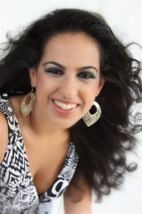 Miss Universe Sri Lanka 2011 Stephanie Siriwardhana Mix Pics The