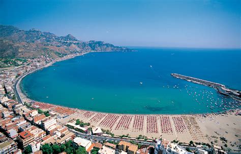 It has been honored as one of the best beaches of europe. spiagge giardini naxos giardini naxos