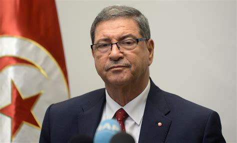 tunisian prime minister essid unseated in loss of confidence vote middle east eye